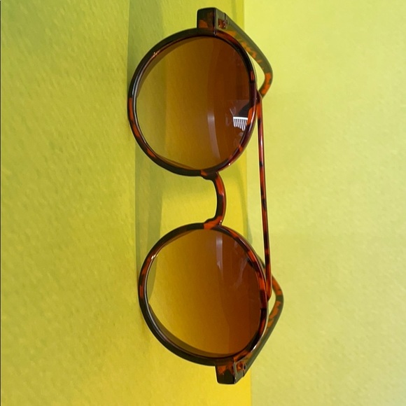 Accessories - Sunglasses Brown and Black